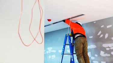 Electrical contractors and the union are at odds over a new pay deal for apprentices.