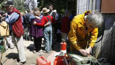 Kinglake residents come together after Black Saturday.