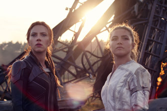 Scarlett Johansson and Florence Pugh in Black Widow.