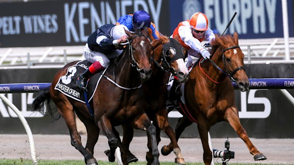  Vow and Declare passes the finish post.