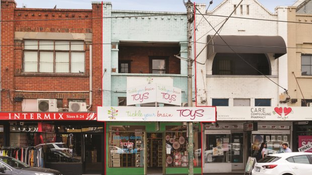 A two level shop in the heart of bustling Glenferrie Road retail village has sold.