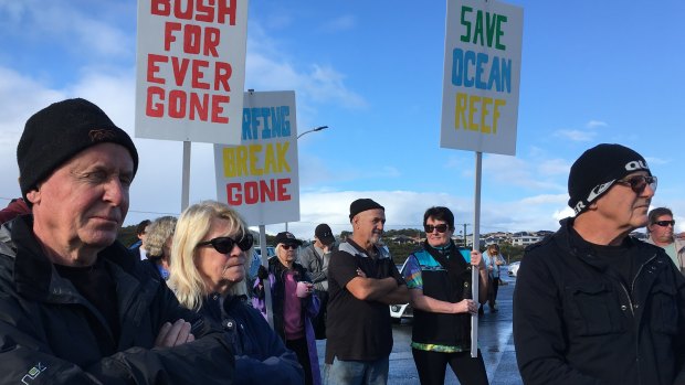 Protesters in Ocean Reef on the weekend. 