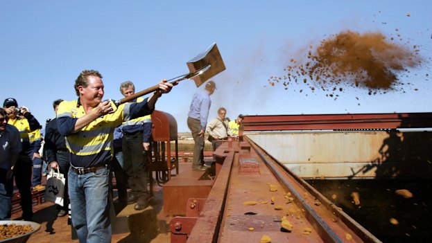 Forrest throws the first shovel-load of iron ore onto a China-bound ship in 2008. 
