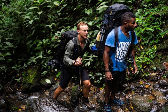 Daly Cherry-Evans completa el Kokoda Trail antes de Navidad.