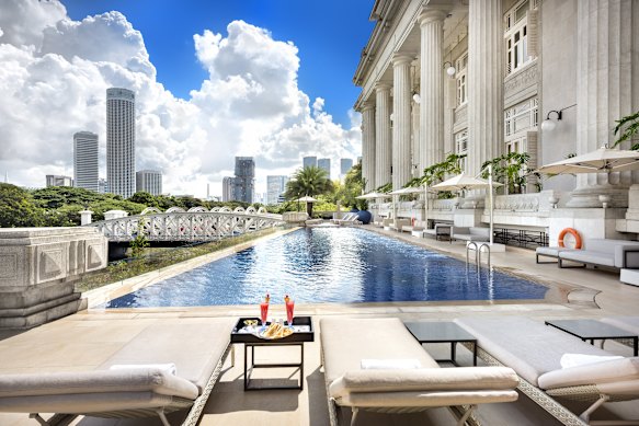 The terrace pool.