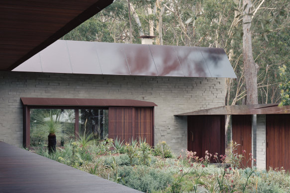 The House at Flat Rock by architect Billy Manyard won the Kevin Borland Masonry Award. 