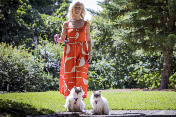Penelope Dudgeon walks her cats Foxy and Star, from Instagram page @foxy.star.ragdolls