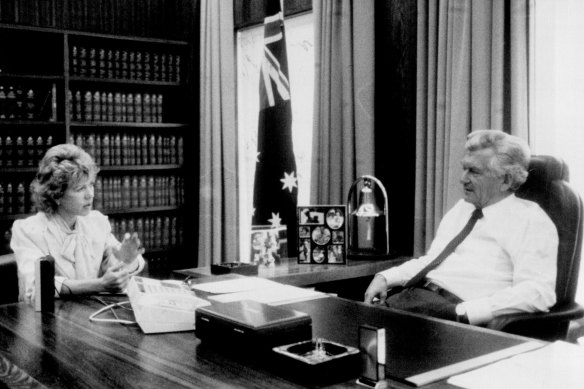 Blanche D’Alpuget interviews Bob Hawke in his office. Chris Wallace says D’Alpuget was “interviewer, lover, estranged lover, biographer and lover, ex-lover, interviewer, clandestine lover, spouse, business partner and, once again, biographer”.