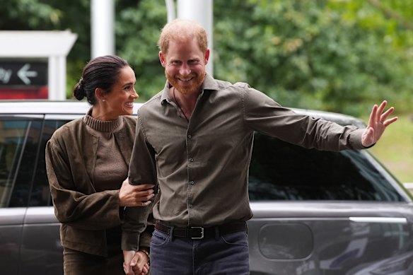 Talk to the hand? Harryâs novel idea to regain the Kingâs trust