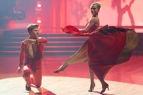 “Where do you think we’d be if everyone went around making up their own steps?” Robert Irwin and Witney Carson tear up the floor.