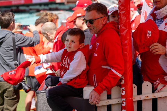 Paddy O’Sullivan and his son Tadgh wait for autographs at the Sydney Swans training on Thursday. 