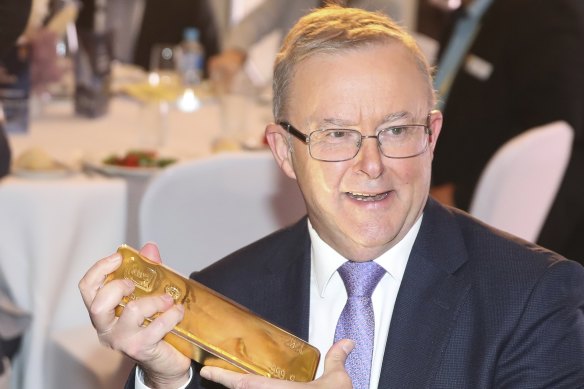Federal Opposition Leader Anthony Albanese holds a 400 troy ounce gold bar during the minerals week luncheon at the Hyatt Hotel in Canberra on Wednesday.