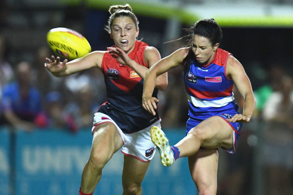 Bulldog Brooke Lochland kicks the winning goal against Melbourne in the last round of 2018.