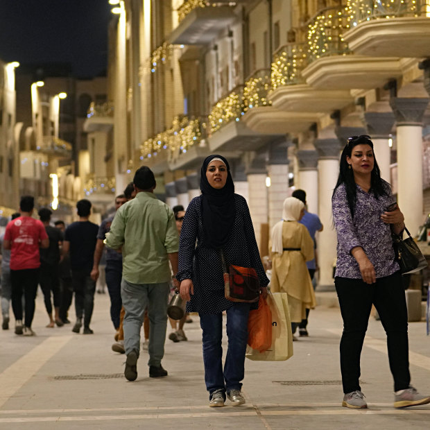 Evening shoppers on Baghdad’s Al-Mutanabbi street.