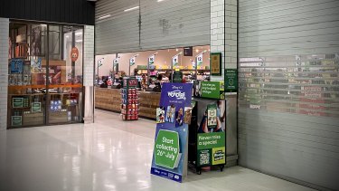 A suburban Woolworths on Sunday closing at 6pm on the dot.