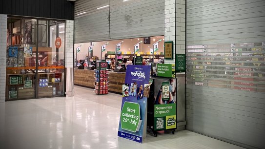 A suburban Woolworths on Sunday closing at 6pm on the dot.