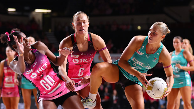 Adelaide Thunderbirds strike again, deny Melbourne Vixens in grand final thriller