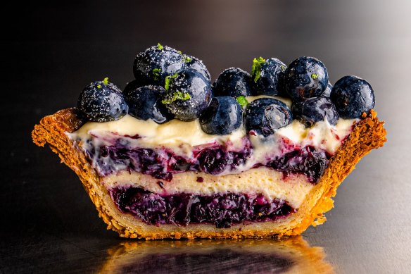Blueberry tart, with baked cheesecake, blueberry jam, vanilla cream and blueberries.