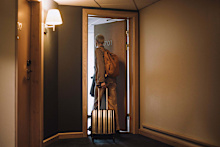 Some hotel guests ask in advance for corner rooms or a high floor to reduce the chance of a disturbance from outside noises and other guests.