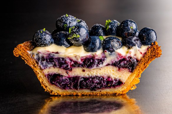 Blueberry tart, with baked cheesecake, blueberry jam, vanilla cream and blueberries.