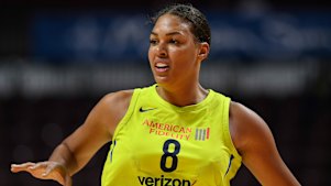 Cambage Shows Good Touch In Debut With For Wnba Club Las Vegas Aces