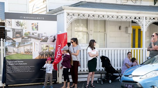 Bidder numbers at auction have stabilised.