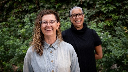 Andrea James y Rachael Maza