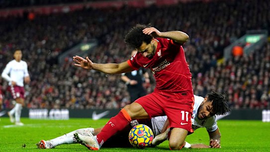 A penalty to Mohamed Salah decided the Liverpool-Villa game.