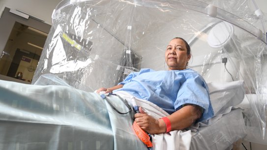 The Sunshine and Footscray hospitals in Melbourne's west are trialing a new COVID-19 hood to prevent the spread of the virus during oxygen therapy.