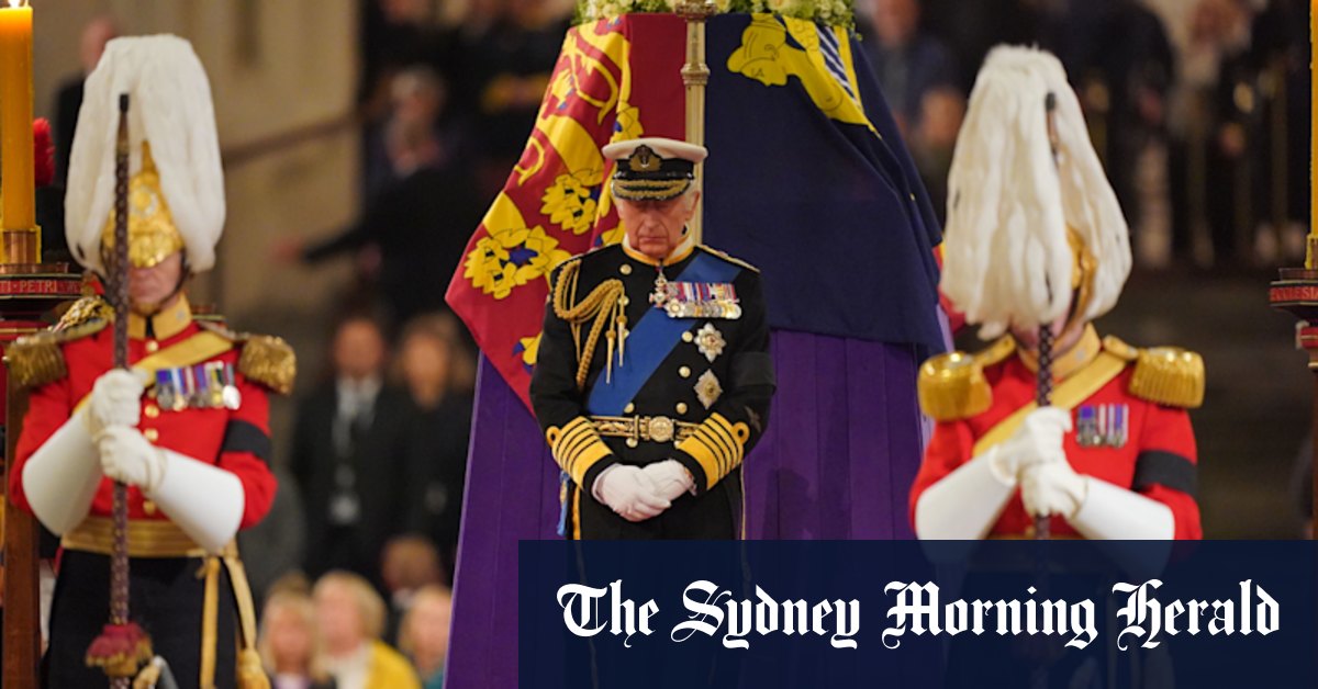 Queen Elizabeth dies: King Charles leads siblings in emotional vigil at Queen's coffin - Vimarsana News