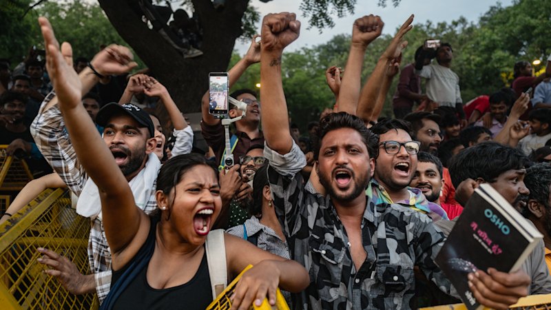 Os manifestantes ‘baratas’ da Índia reivindicam vitória inesperada enquanto o governo aceita suas demandas
