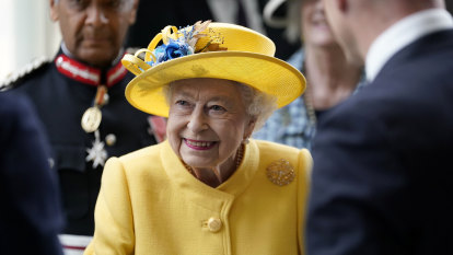 Queen Elizabeth makes surprise appearance at opening of London train line