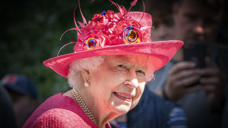 Buckingham Sarayı'nın açıklamasının ardından Kraliçe Elizabeth doktor kontrolünde