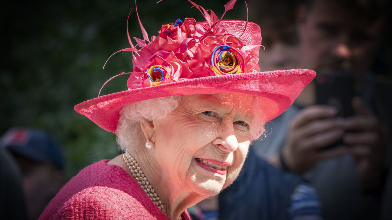 petty queen hat