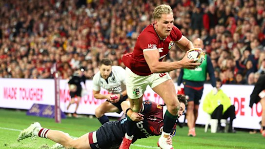 BRISBANE, AUSTRALIA - JULY 02: Duhan Van Der Merwe of the British & Irish Lions breaks free of the tackle and scores a try during the tour match between Queensland Reds and British & Irish Lions at Suncorp Stadium on July 02, 2025 in Brisbane, Australia. (Photo by Chris Hyde/Getty Images)