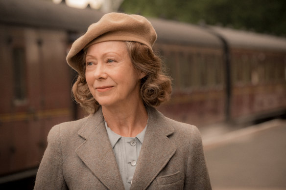 Jenny Agutter as Roberta ‘Bobbie’ Waterbury in The Railway Children Return.