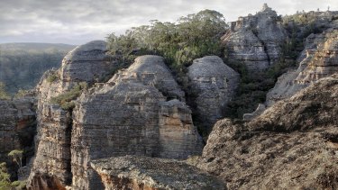 An unusual alliance of environmentalists and a coal mining company hopes to open up tourism to the Gardens of Stone near Lithgow.