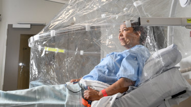 The Sunshine and Footscray hospitals in Melbourne's west are trialing a new COVID-19 hood to prevent the spread of the virus during oxygen therapy.
