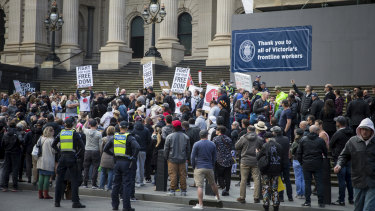 Violence has broken out into the streets between police and protestors at an anti-lockdown rally at Parliament House, Melbourne.