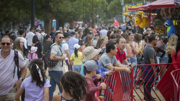 Despite the threat of Caronavirus, there was a strong turnout of revellers to Moomba Festival in 2020.