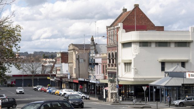 Ballarat will go into lockdown from 11.59pm tonight until midnight on Wednesday, September 22. 