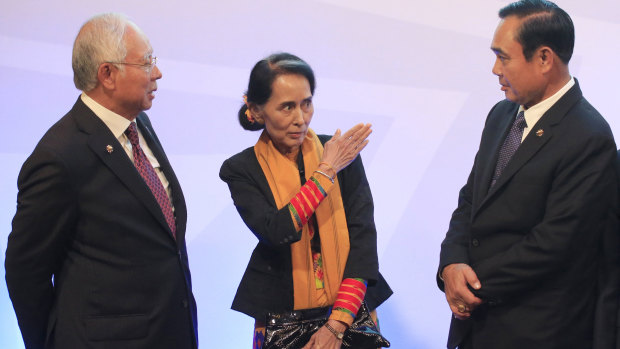 Myanmar's Aung San Suu Kyi, centre, with Thailand's Prime Minister Prayut Chan-o-Cha, right, and Malaysia's Najib in Manila last year.