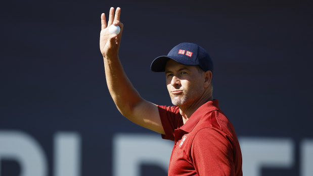 Adam Scott surged into a share of the Australian Open lead.