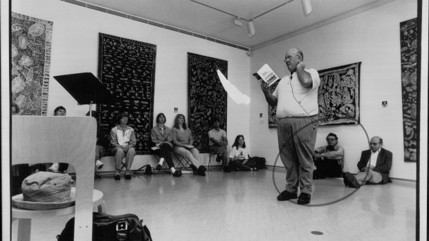 Les Murray reads from his new book at the Museum of Contempory Art in 1993.