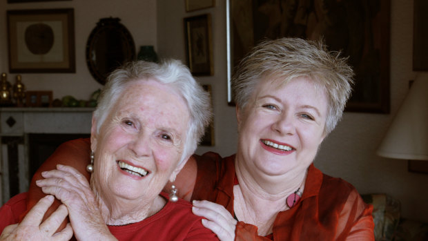 Margaret Fulton and her daughter Suzanne Gibbs in 2007.