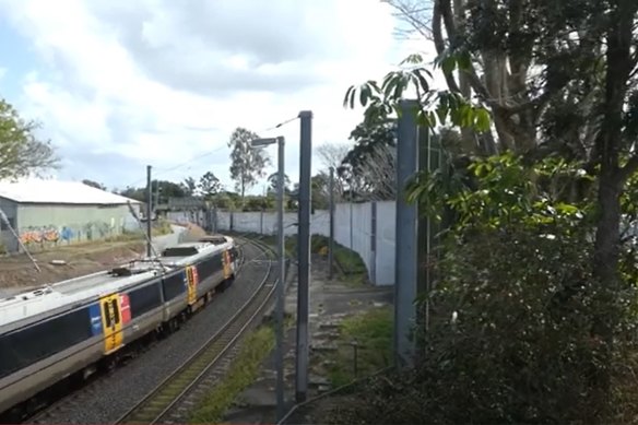 There are renewed calls for the Tennyson rail line - closed to passengers since 2011 - to be reopened instead of building two new car bridges across the Brisbane River at Indooroopilly.