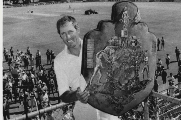 NSW captain Rick McCosker with the Sheffield Shield trophy in 1983.