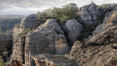 An unusual alliance of environmentalists and a coal mining company hopes to open up tourism to the Gardens of Stone near Lithgow.