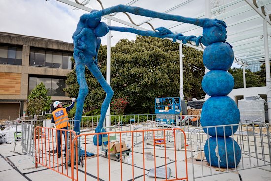 Francis Uprichard’s ‘Here Comes Everybody’, being installed in Sydney Modern’s Welcome Plaza.
