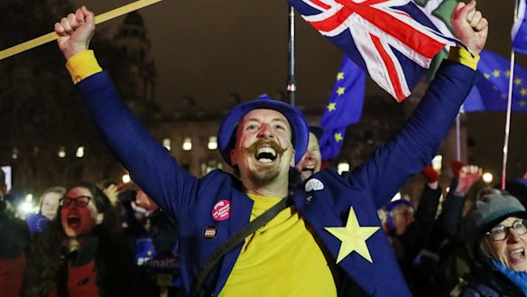 Anti-Brexit protesters outside parliament.